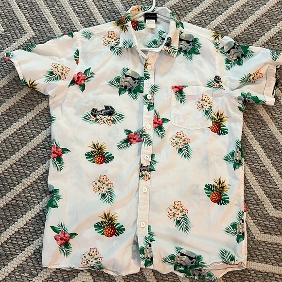 Star Wars Mens Small Shirt. Short sleeve button-down. Tie fighter. Hibiscus. - Picture 8 of 10